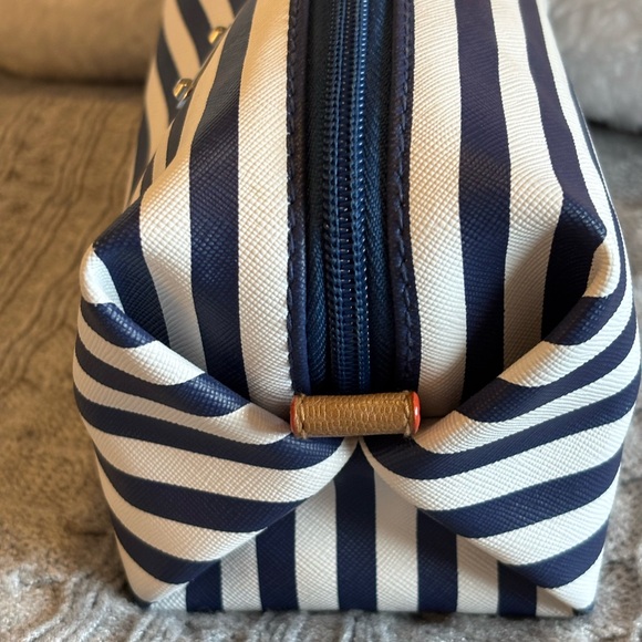 Stella&Dot Navy and White Striped Cosmetic Bag
BEST BUY EVER❤️❤️. - Picture 6 of 10